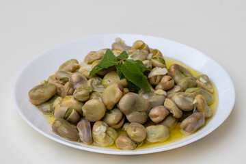 salad made with broad beans