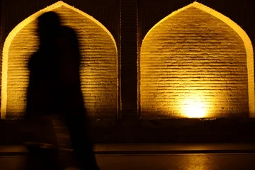 Fotobehang Khaju Brug Khaju Bridge in Isfahan lit up at dusk in Iran
