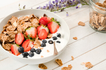 Healthy cereal breakfast with fruit