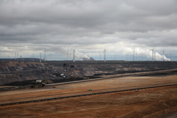 Braunkohle Tagebau bei Garzweiler, bei bewölkten Himmel