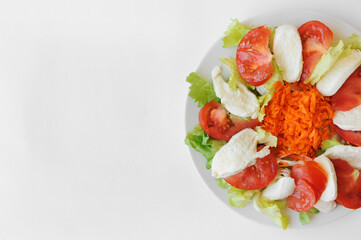 Salade bio tomate mozzarella carottes rapées