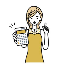 立って電卓を指差してこちらに向けて見せているドレスの女性