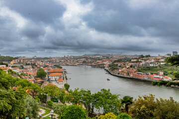 Obraz premium Vue sur Porto depuis le Jardins du Palais de Cristal