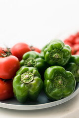 瑞々しいトマトとピーマン２