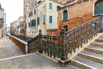 Photograph of a suggestive glimpse of Venice