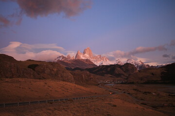 Fototapeta na wymiar Sunrise at Mount Fitz Roy in Argentinian Patagonia