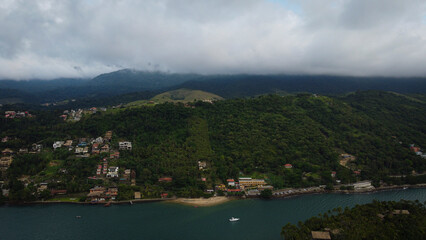 Vis&atilde;o a&eacute;rea da Ilhabela, SP, Brasil