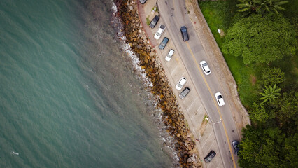 Orla da praia da Ilha das Cabras vista do alto por um drone em Ilhabela em 2023. 