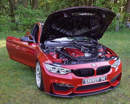 BMW M4 in Sakhir Orange