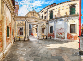 Fototapeta na wymiar Fabulous cityscape of Venice with narrow streets and traditional buildings.