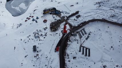 Estradas cobertas de neve na região de portillo no Chile