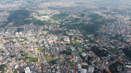 Visão aérea do trecho urbano na cidade de Poá, SP, Brasil. - obrazy, fototapety, plakaty