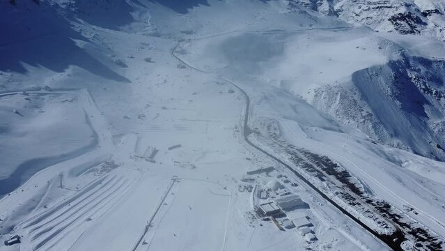 Vis&atilde;o a&eacute;rea do Parque Farellones no Chile em 2022. 