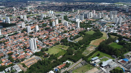 Visão aérea da cidade de São José dos Campos no vale do paraíba em São Paulo, Brasil