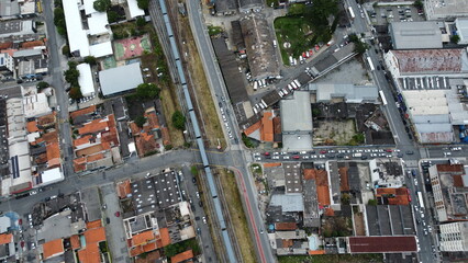 Fototapeta premium Passagem de trem no centro da cidade de Mogi das Cruzes, SP, Brasil.