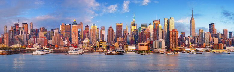Manhattan skyline at sunset, New York - 602796574