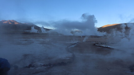 Visão terrestre do Geyser Del Tatio no Chile em 2022. 