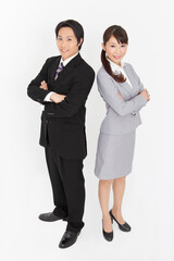 スーツ姿のビジネスウーマンとビジネスマン