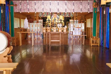 Fotobehang 石川県七尾市の大地主神社を参拝する風景 View of the Ootokonushi Shrine in Nanao City, Ishikawa Prefecture, Japan. © Hello UG