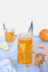 A glass of ice-tea with fresh fruit