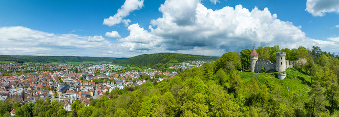 Luftbild der Burgruine Honburg auf dem Honberg, oberhalb der Stadt Tuttlingen