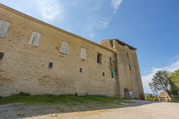Fototapeta na wymiar Château des Templiers dans la ville de Gréoux-les-Bains, Provence, France