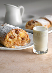 Apfelstrudel