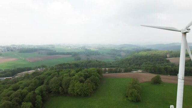 Windenergie Gewinnung im Sauerland N&auml;he A 45 Sauerlandlinie / Talbr&uuml;cke Sterbecke