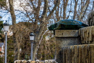 Naklejka na ściany i meble fountain in Madrid's Retiro Park on a spring day