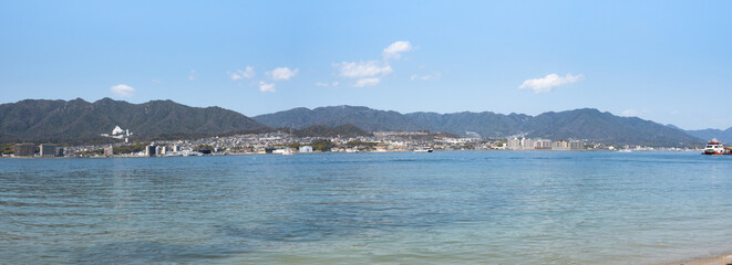 「厳島」から見える「廿日市市宮島口」周辺の風景