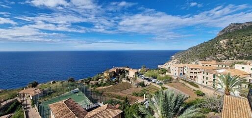 hike from Esporles to Banyalbufar showcases the natural beauty and charm of Mallorca's western coastline. This scenic trail takes you through picturesque landscapes, offering breathtaking views along © Michaela Holubová