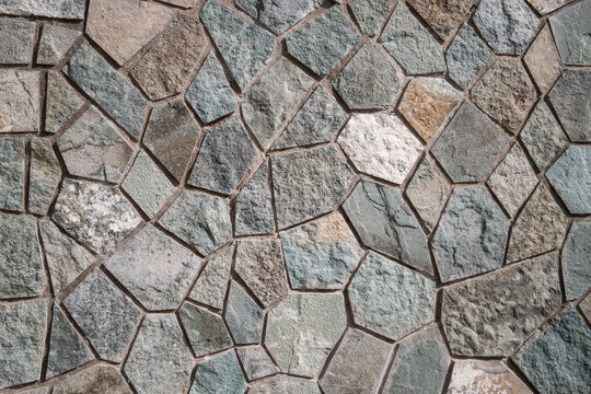 Outdoor wall neatly trimmed with flagstone background.