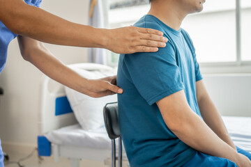 Obraz premium back and shoulder pain, Physiotherapy specialists help patients in physiotherapy. about Muscle Weakness and Fatigue