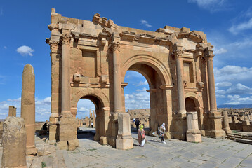 ANCIENT ROMAN RUINS IN THE TOWN OF TIMGAD IN ALGERIA