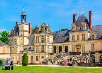 Fototapeta na wymiar Medieval Fontainebleau palace (Chateau de Fontainebleau) in France