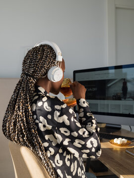Black businesswoman drinking tea during break