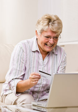 Woman using creditcard to buy internet merchandise