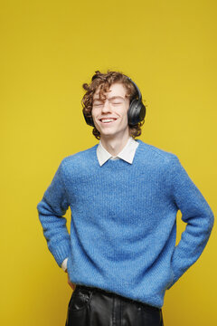 Teenager headphone hobby studio smile 