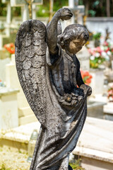 headstone sculptures of angels in prayer
