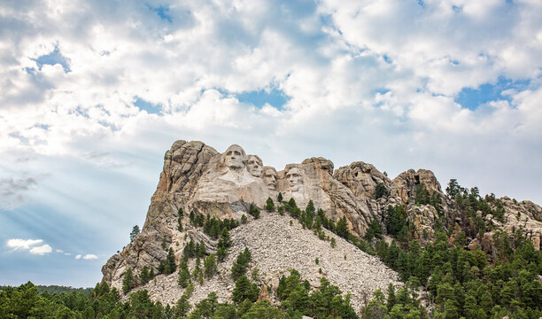 Mount Rushmore monument 3