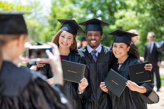 Grad: Three Friends Take Group Photo With Diplomas