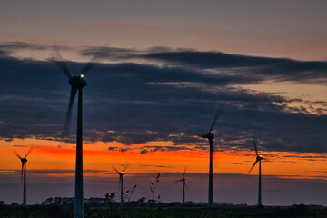 &eacute;oliennes au couch&eacute; de soleil