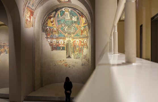 Visitor woman observing apse of Sant Climent de Taull
