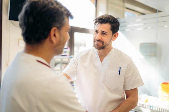 Doctors of the hospital talking