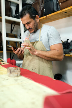 Craftsman attending a customer on the telephone