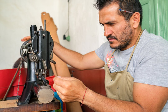 Latin tailor spinning on a sewing machine