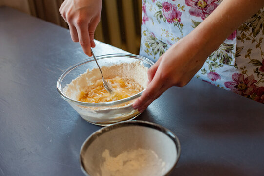 Mixing egg with flour