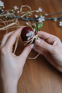 Easter egg in the hands