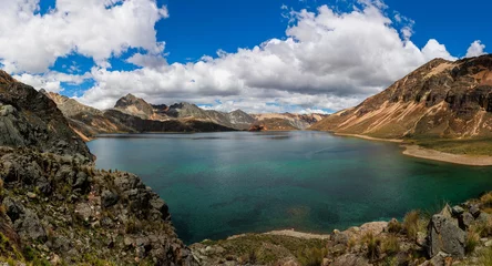Papier Peint photo Lavable Alpamayo Panoramic view of the lagoon and mountains of Huanza, Lima Peru