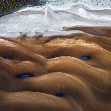 Ocean tides Chocolate and White